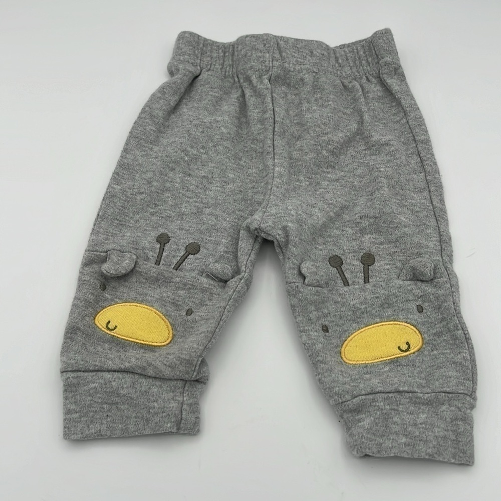 4 piece bundle 3 months shorts, pants and one piece tee - Picture 4 of 9